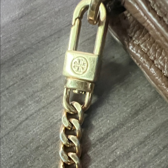 Tory Burch Pebbled Leather Crossbody in Taupe with Gold Logo - Picture 2 of 5
